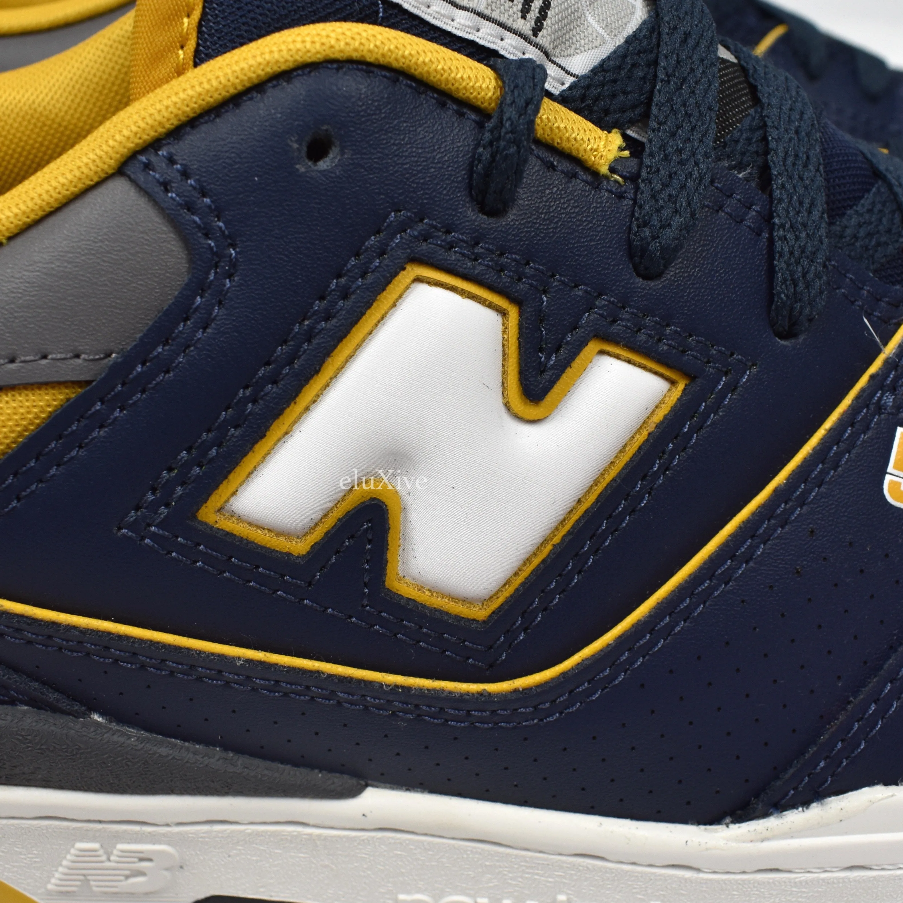 New Balance - 550 Basketball Sneakers (Navy/Yellow)