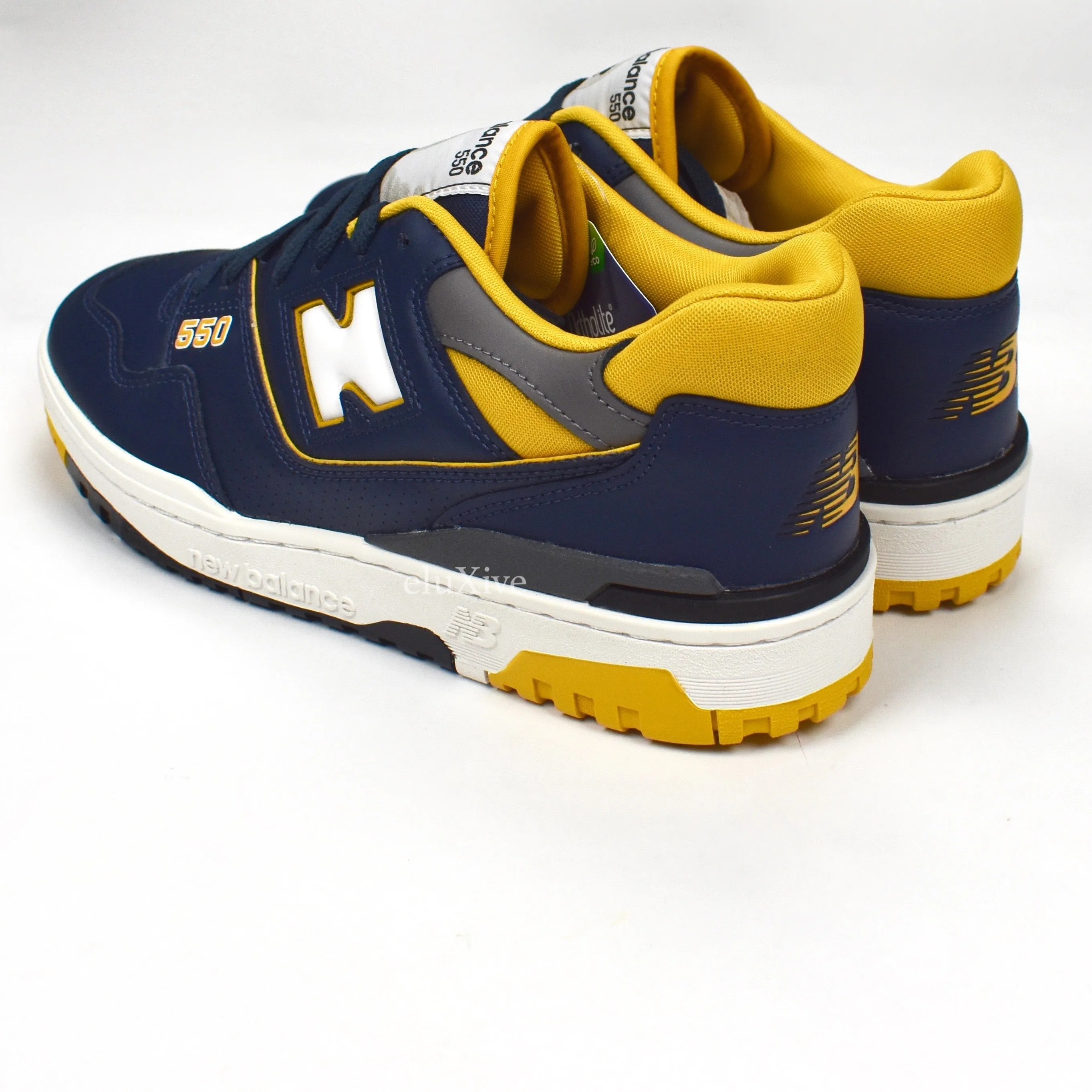New Balance - 550 Basketball Sneakers (Navy/Yellow)