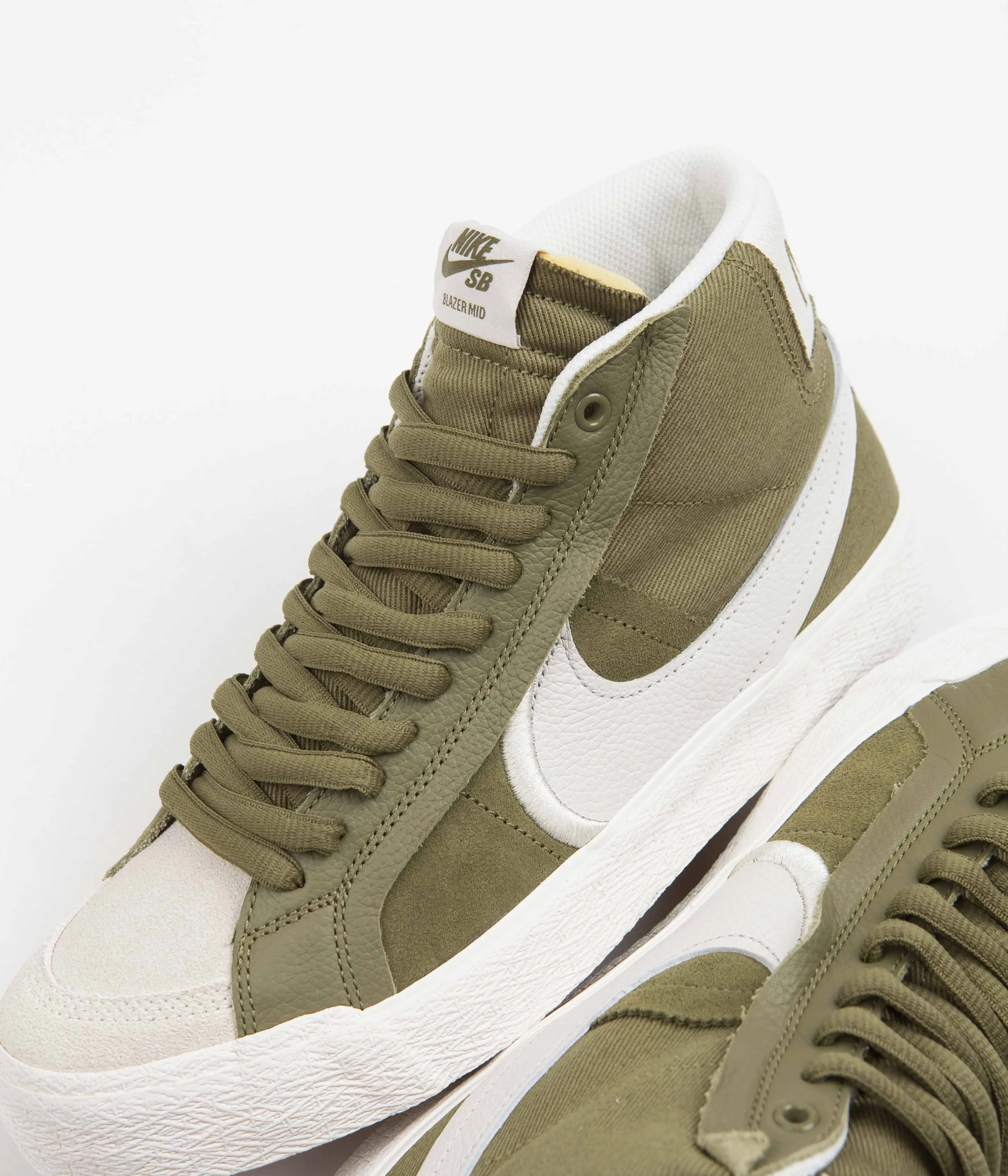 Nike SB Blazer Mid Premium Plus Shoes - Pilgrim / Phantom