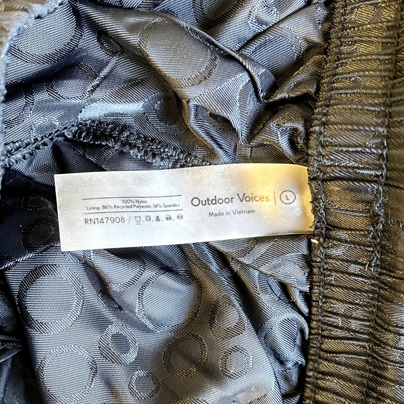 OUTDOOR VOICES Women's GeoShine Shorts Large Black Athletic Pull On Lightweight NWT