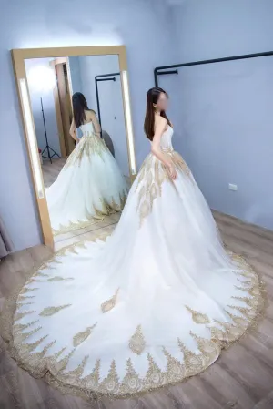 Princess Ball Gown Strapless Court Train White Tulle Wedding Dress with Gold Lace