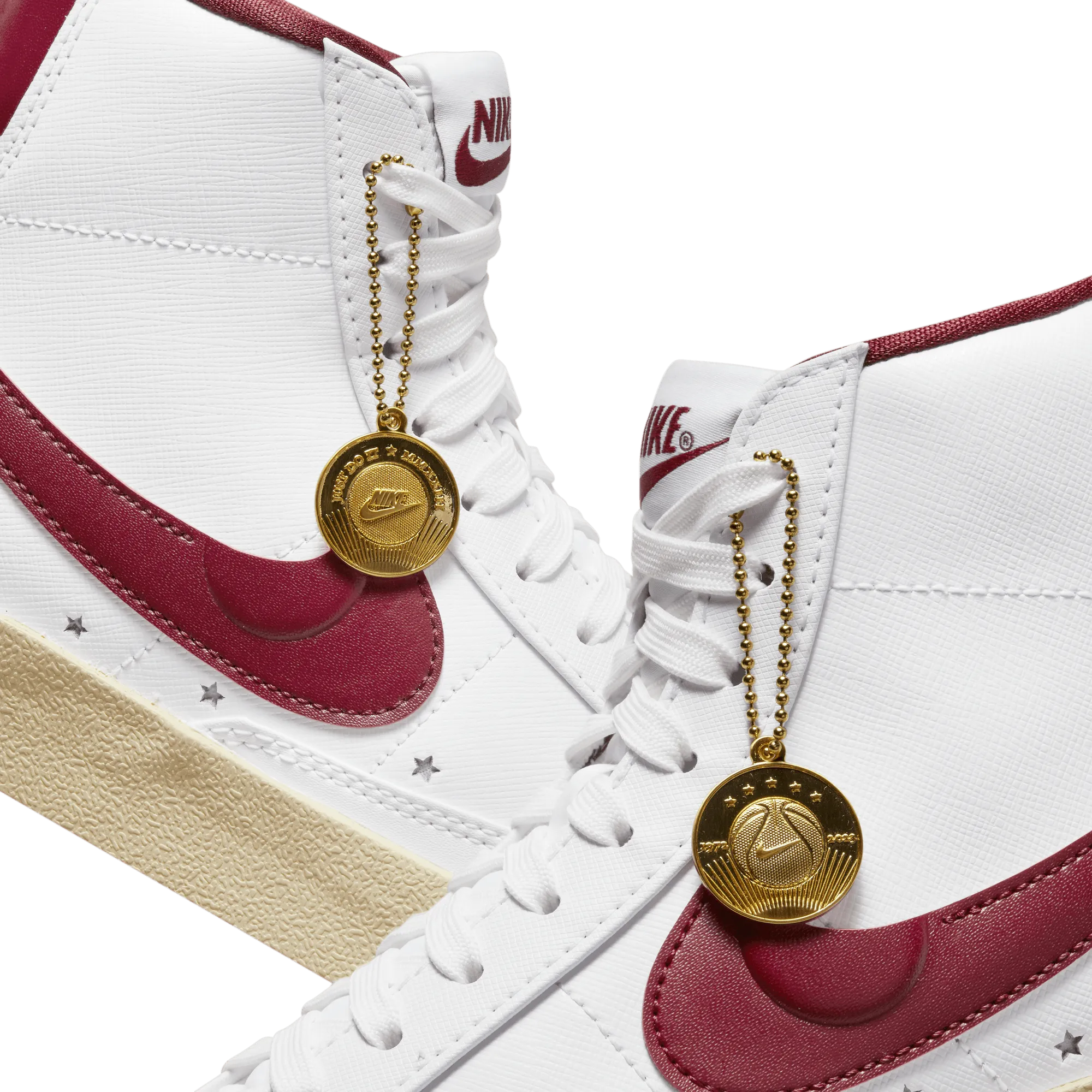 WOMEN'S NIKE BLAZER LOW '77 SE - WHITE/TEAM RED-MUSLIN-MTLC GOLD STAR